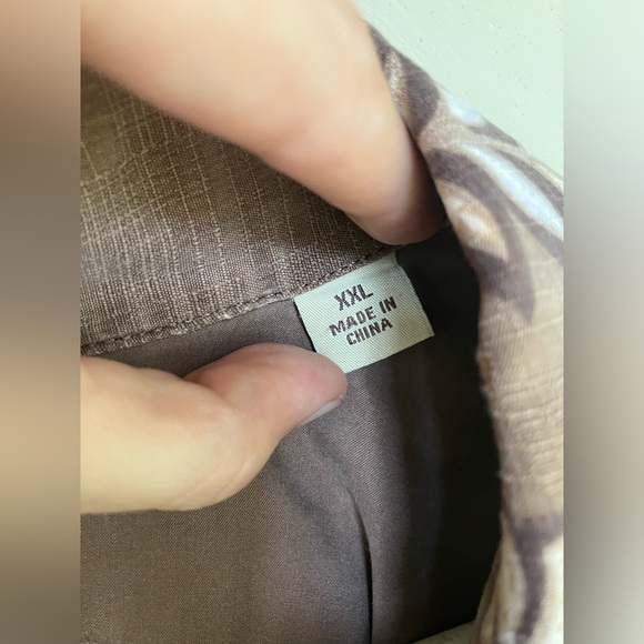 Tommy Bahama tropical silk button down shirt - Picture 4 of 6